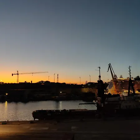 4 Savynomad Harbour Residences Wow Views