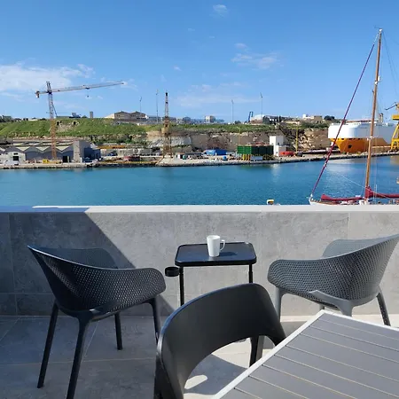 4 Savynomad Harbour Residences Wow Views Apartment